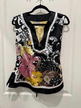 Griffin Paris floral sleeveless top with a V-neckline Size L
